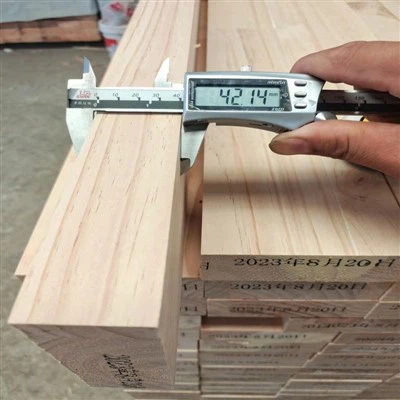 Panells enganxats a la vora de pi tires de fusta xamera